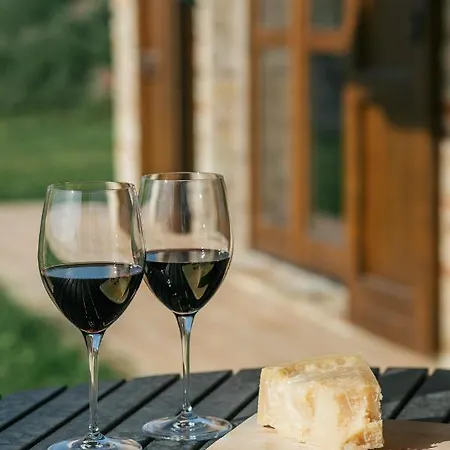 Valeria, Enjoy Wonder Of Pure Nature With Your Loved Ones Villa Santa Maria Nuova (Ancona)